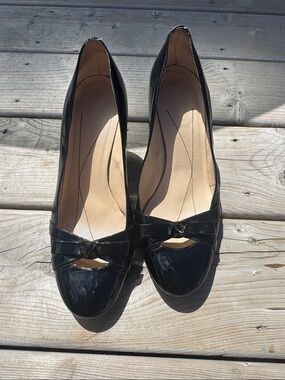 Kate Spade Black Patent Women’s heels Pumps with Bow detail